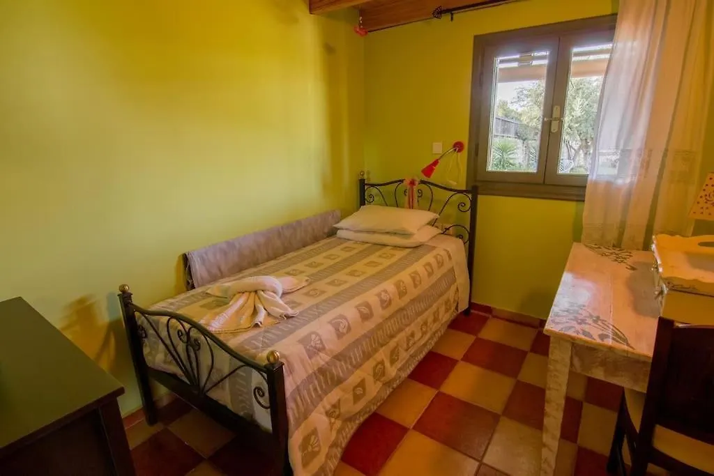 Dreamy Wooden Cottage Lixouri